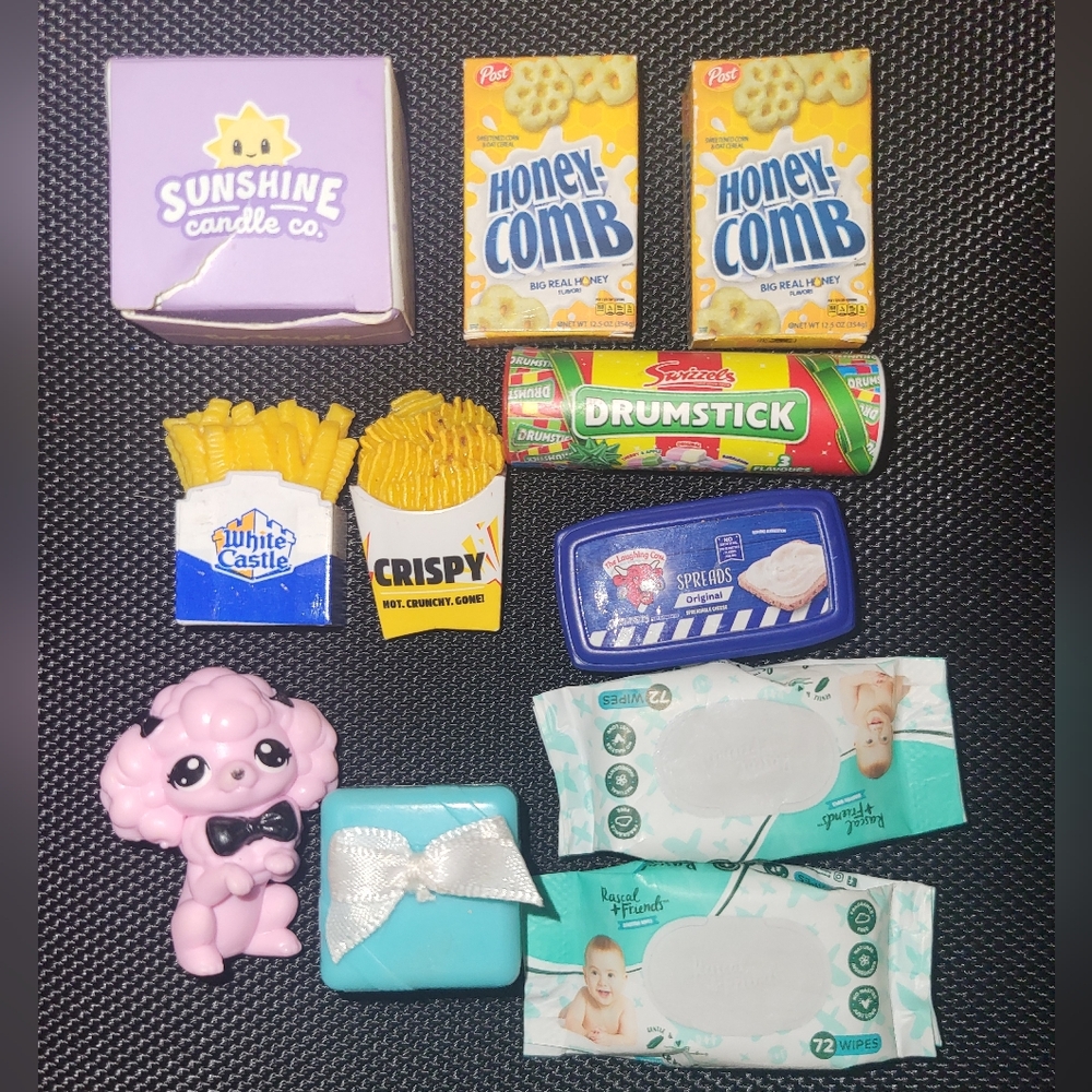 *FWP*Mini Brands